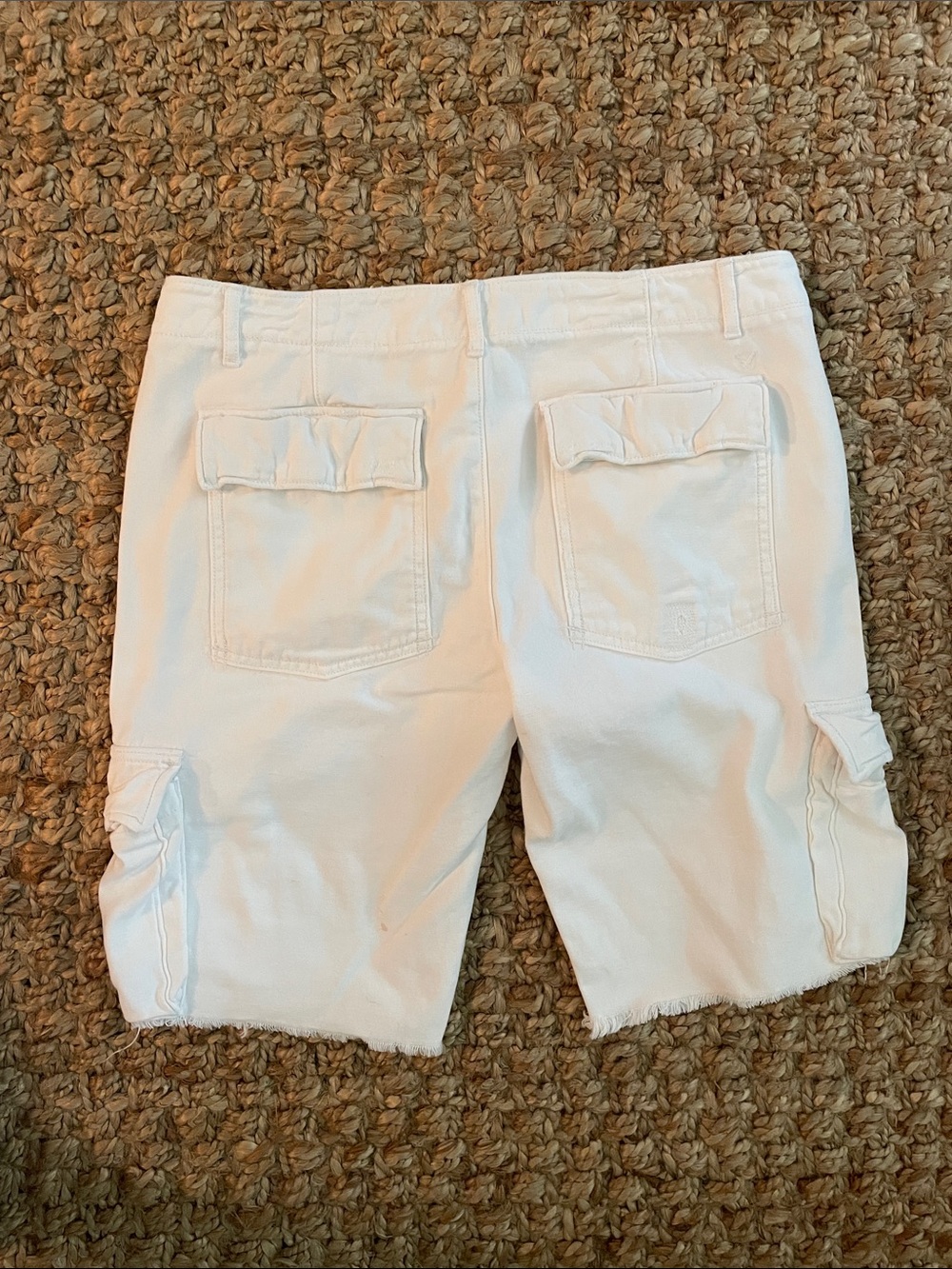 American Eagle Outfitters White Cargo Bermuda Shorts with Flap Pockets Size 8 - Picture 7 of 9